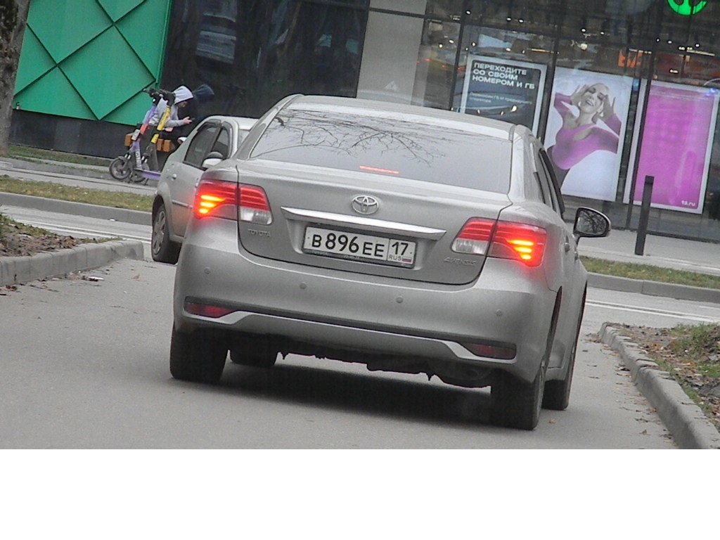 в 896 ее 17, Toyota Avensis 