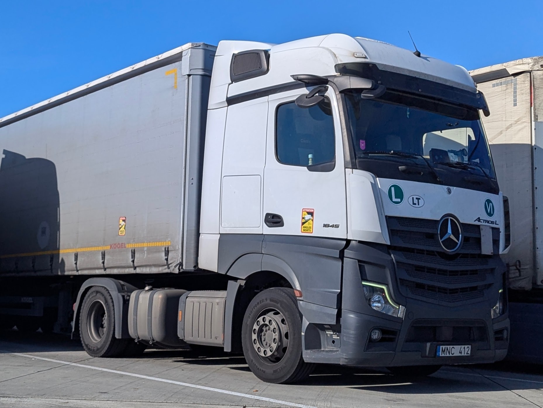 MNC 412, Mercedes-Benz Actros 