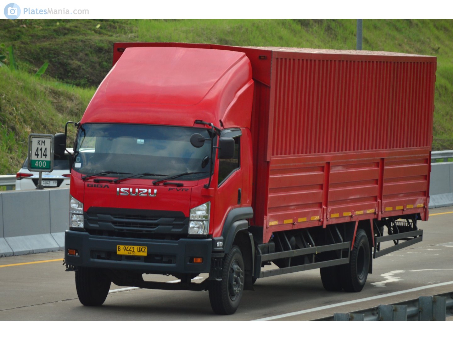 B 9441 UXZ, Isuzu F-Series 