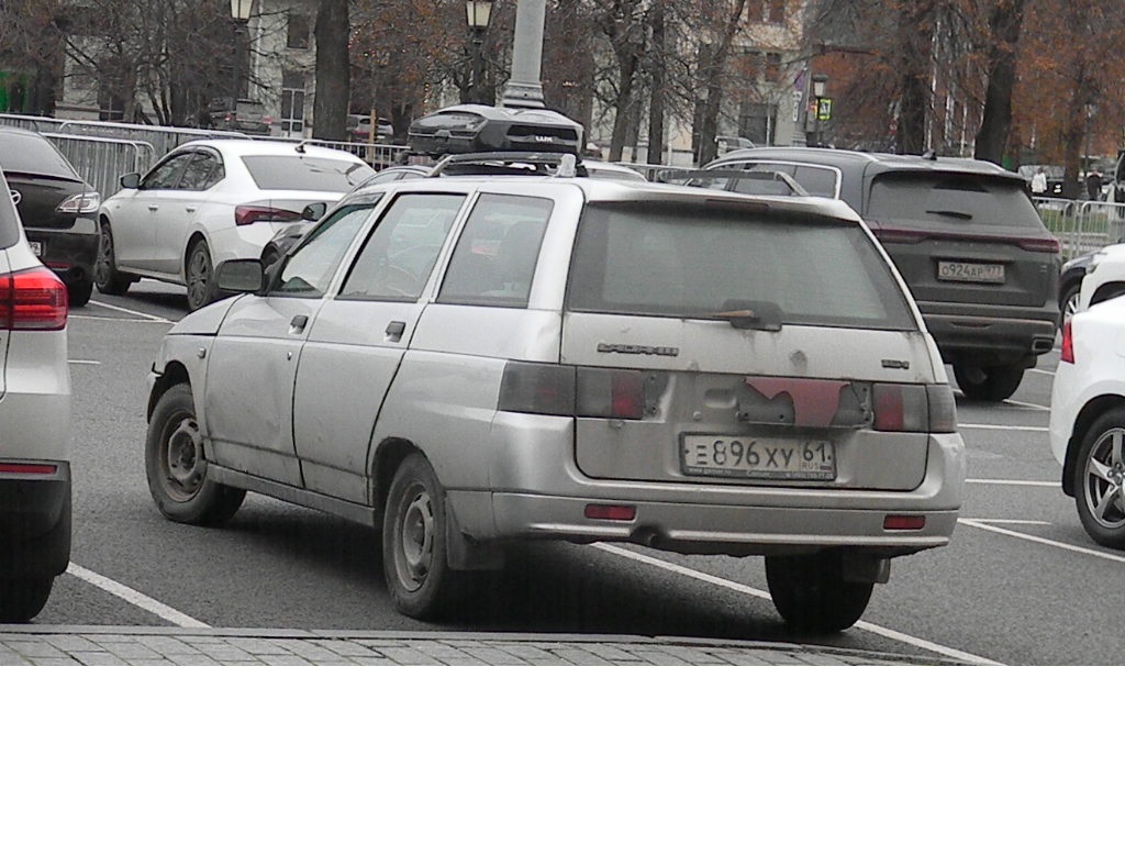е 896 ху 61, Lada (VAZ) 2111 