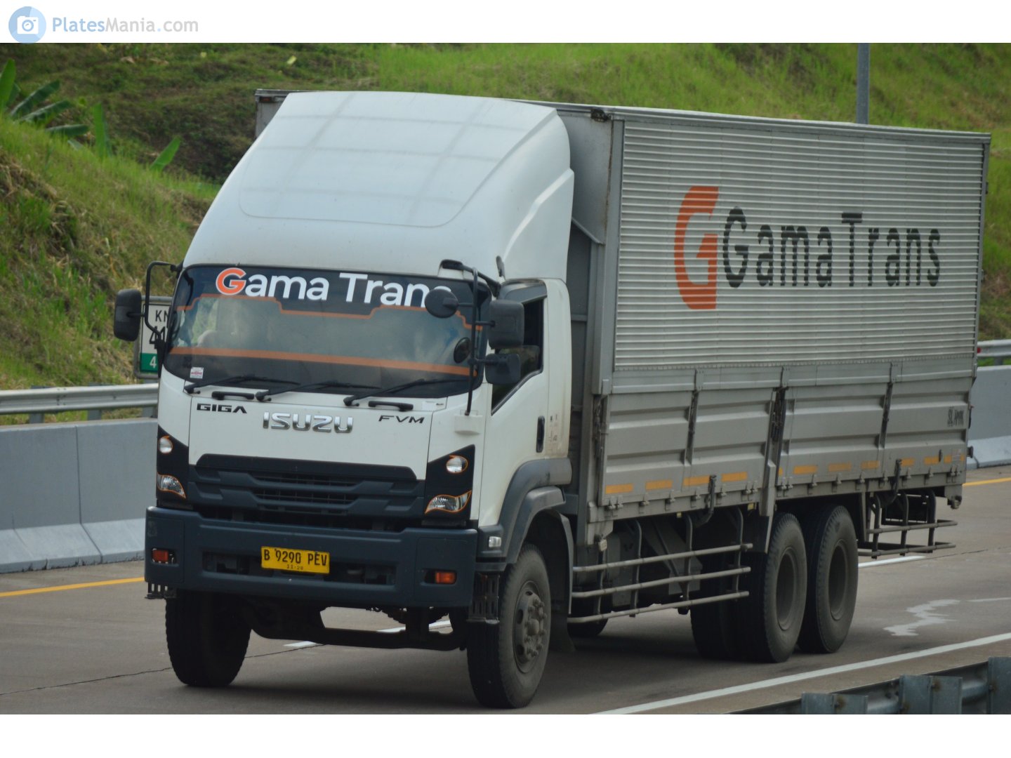 B 9290 PEV, Isuzu F-Series 