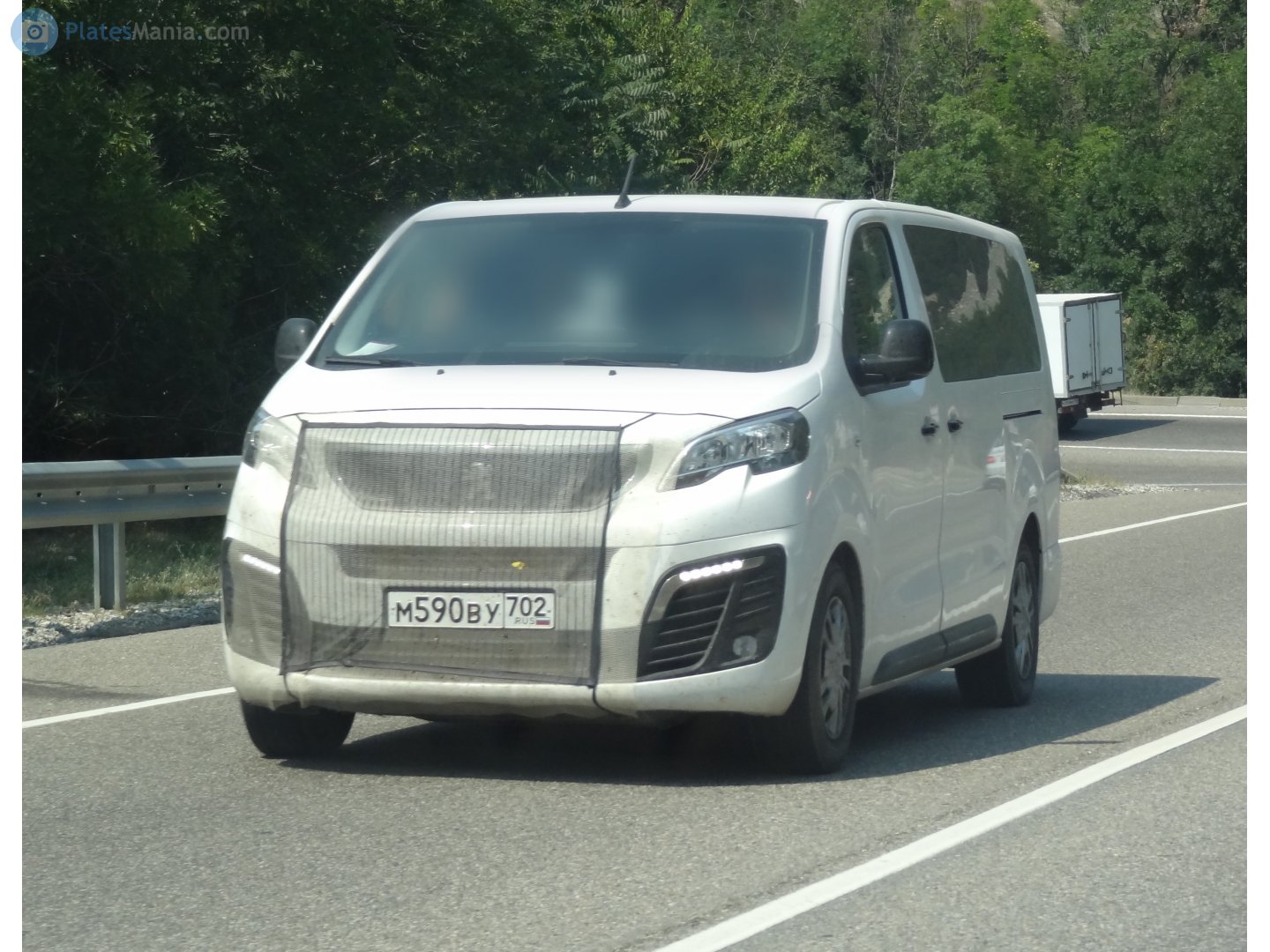 м 590 ву 702, Peugeot Traveller 1st gen (K0), 2015–2024