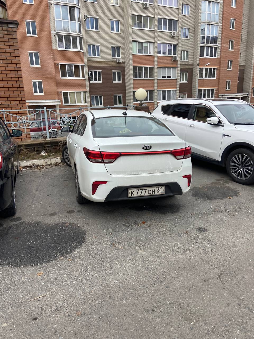 к 777 он 31, Kia Rio 