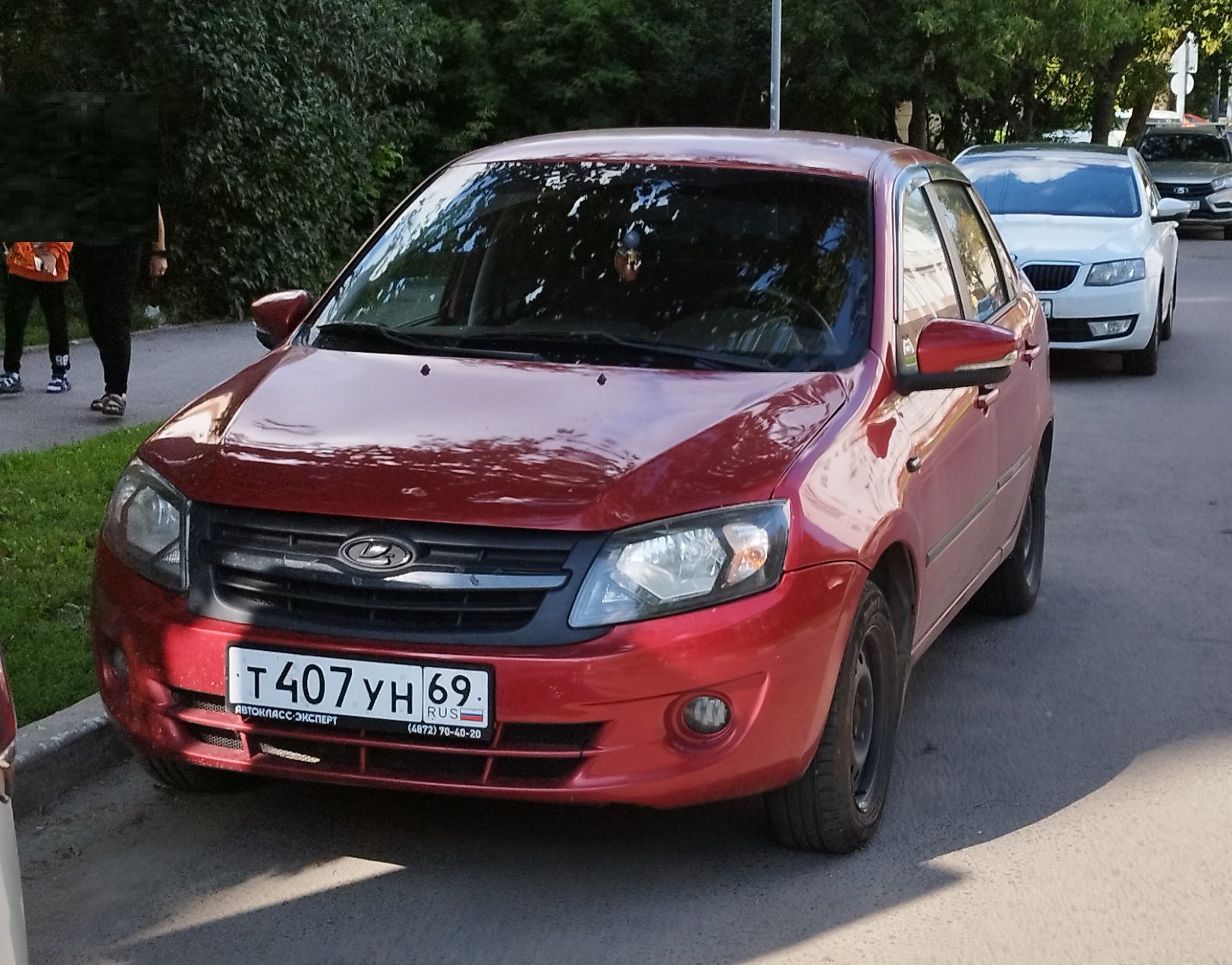 т 407 ун 69, Lada (VAZ) 2190 Granta 2190, 2011–2018