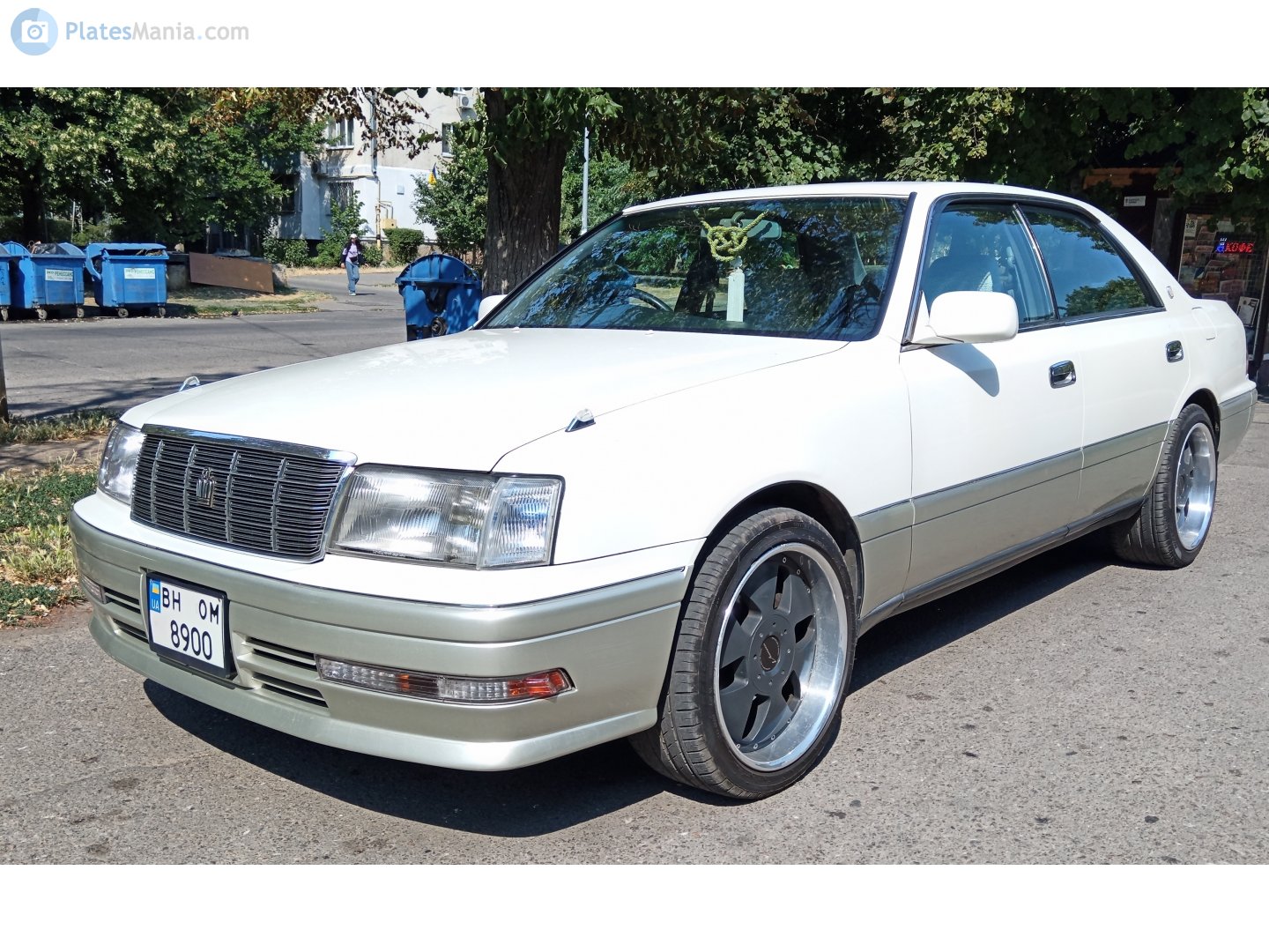 BH 8900 OM, Toyota Crown 