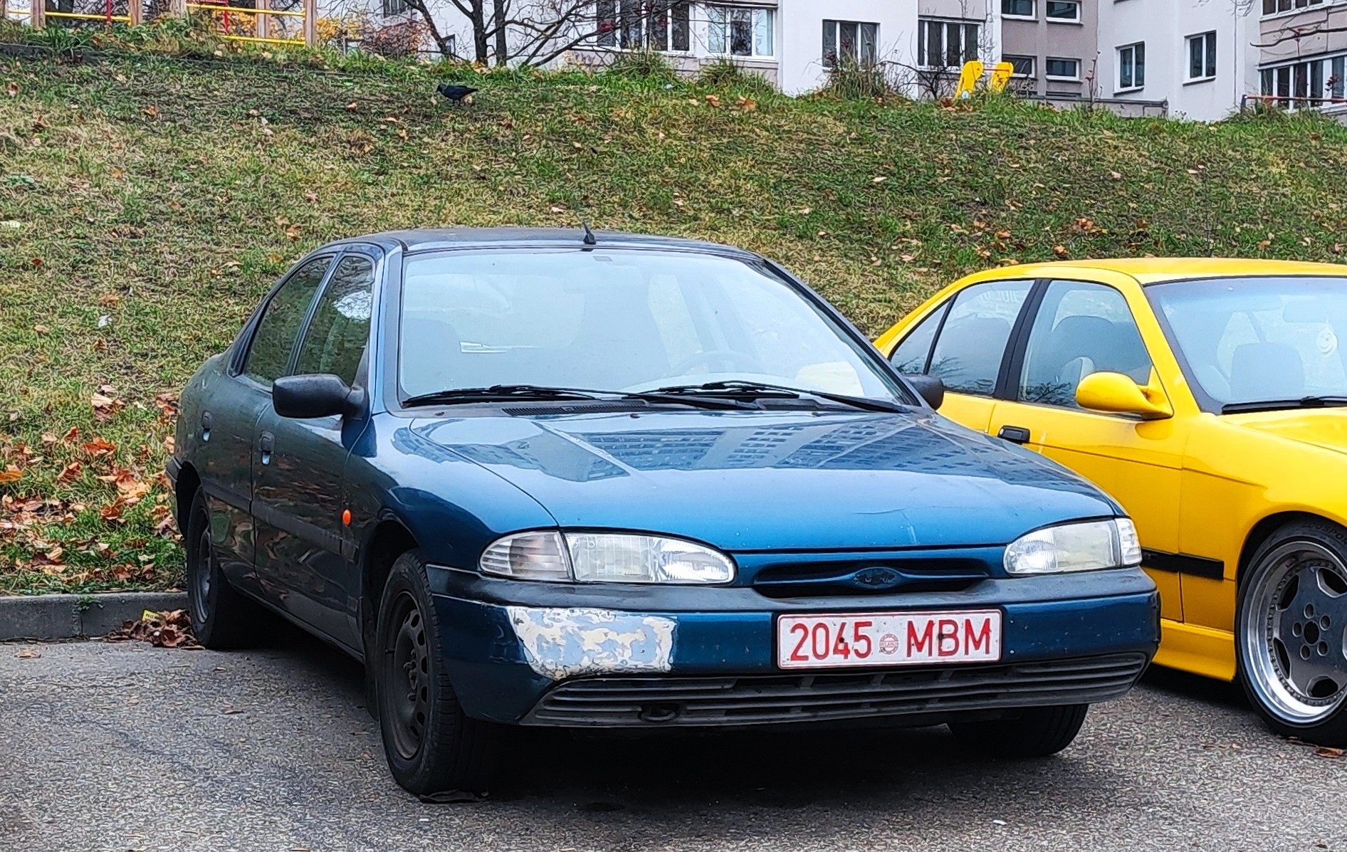 2045 MBM, Ford Mondeo 1st gen Sedan/Liftback (Mk1; CDW27), 1993–1996