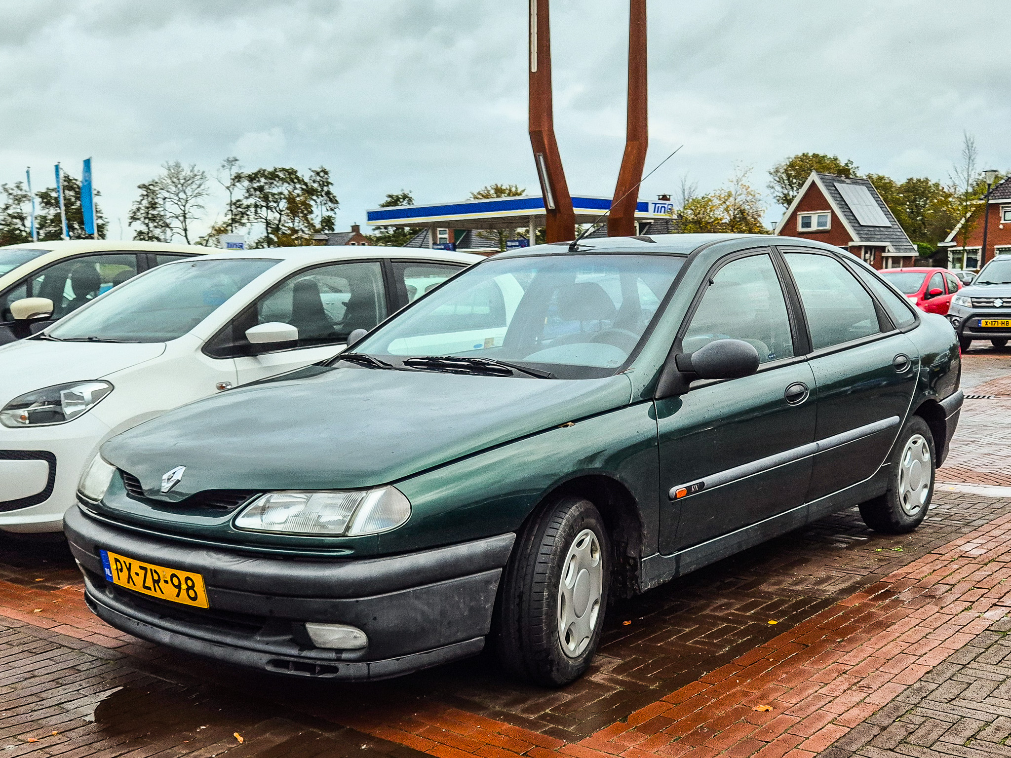 PX-ZR-98, Renault Laguna 1st gen Liftback (X56), 1994–2000