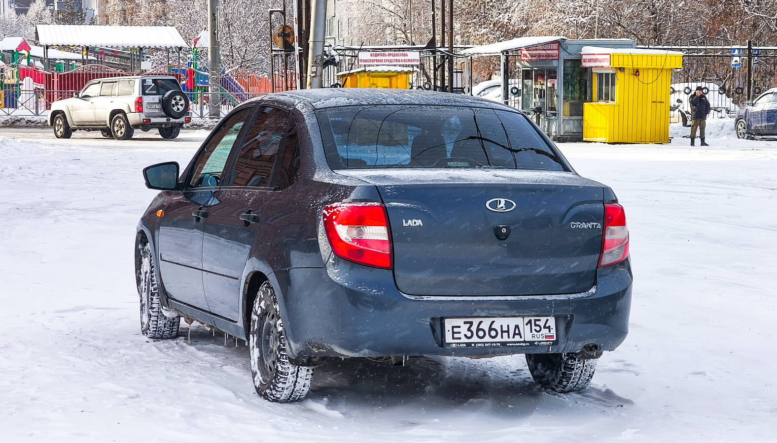 е 366 на 154, Lada (VAZ) 2190 Granta 2190, 2011–2018