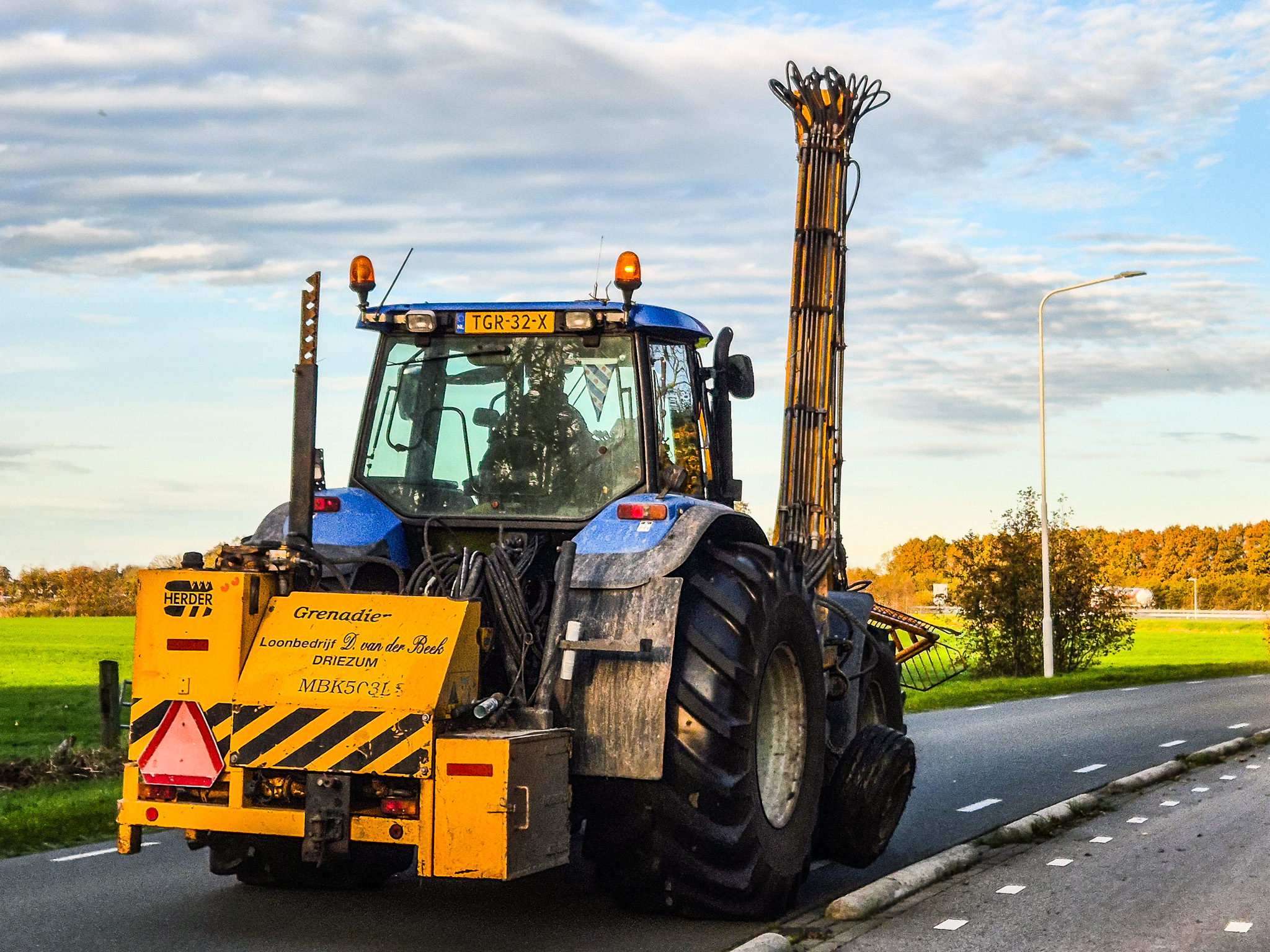 TGR-32-X, New Holland 