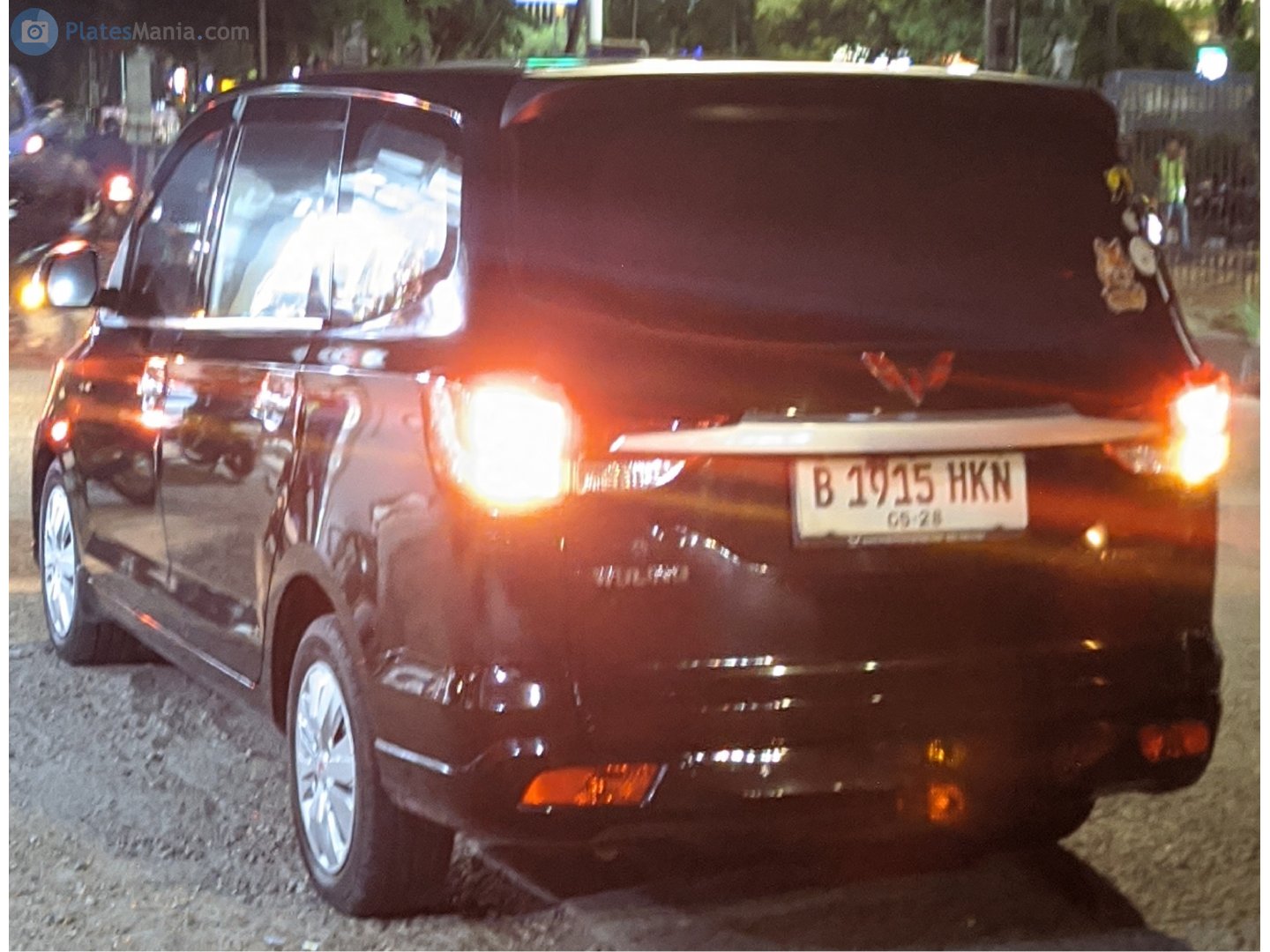 B 1915 HKN, Wuling Confero 