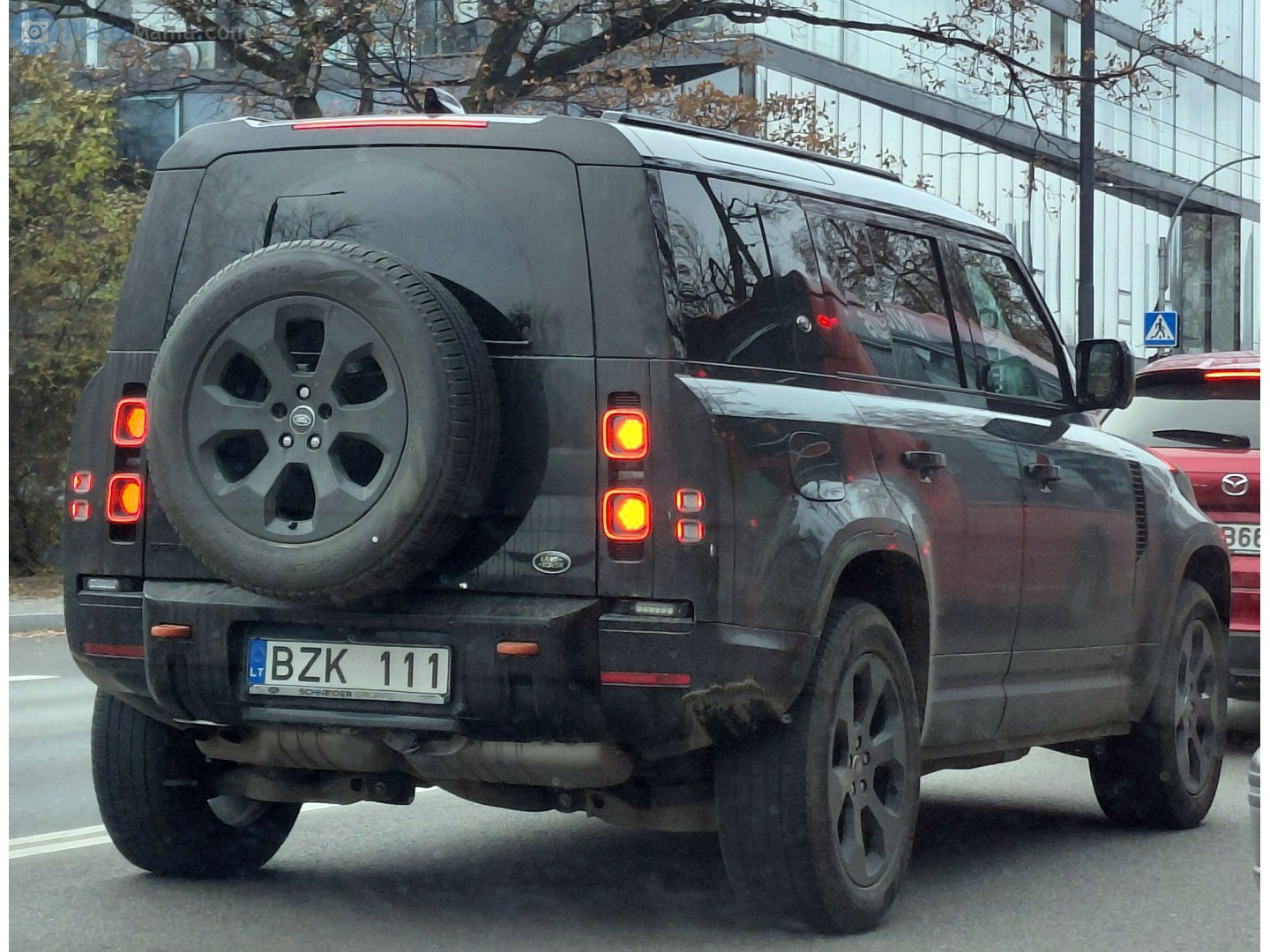 BZK 111, Land Rover Defender 2nd gen 110