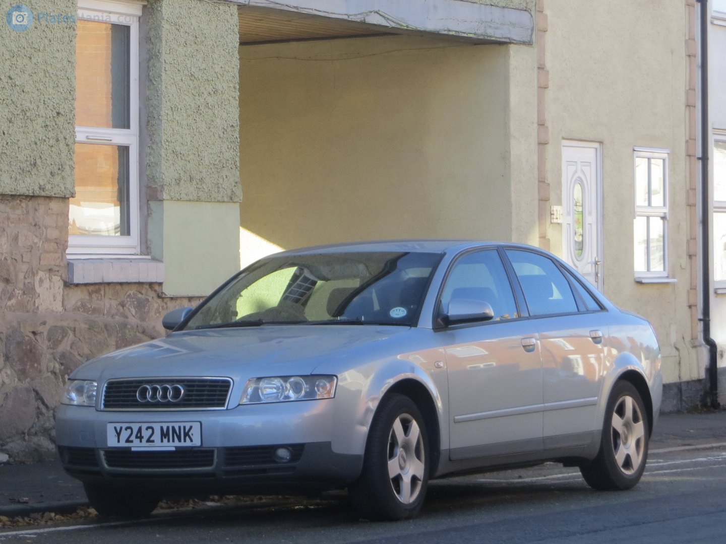 Y242MNK, Audi A4 2nd gen Sedan (B6/8E2), 2000–2004