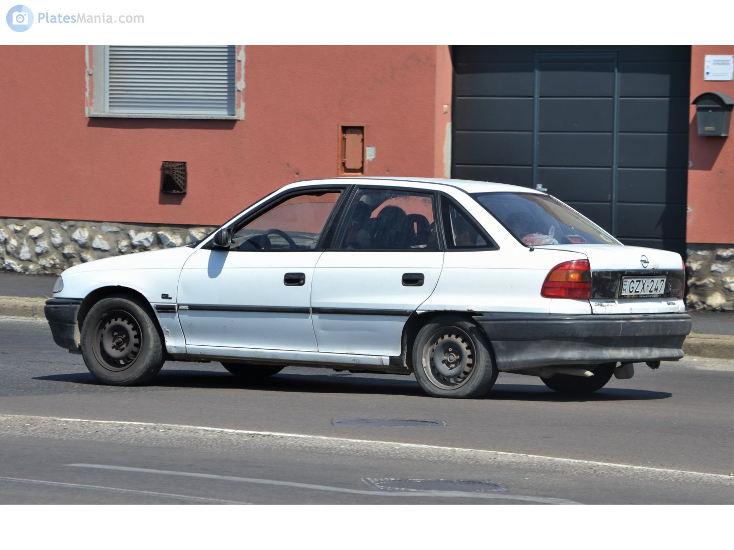 GZX-247, Opel Astra 1st gen Sedan (F; T92), 1992–1998 (–2002 for Eastern Europe)