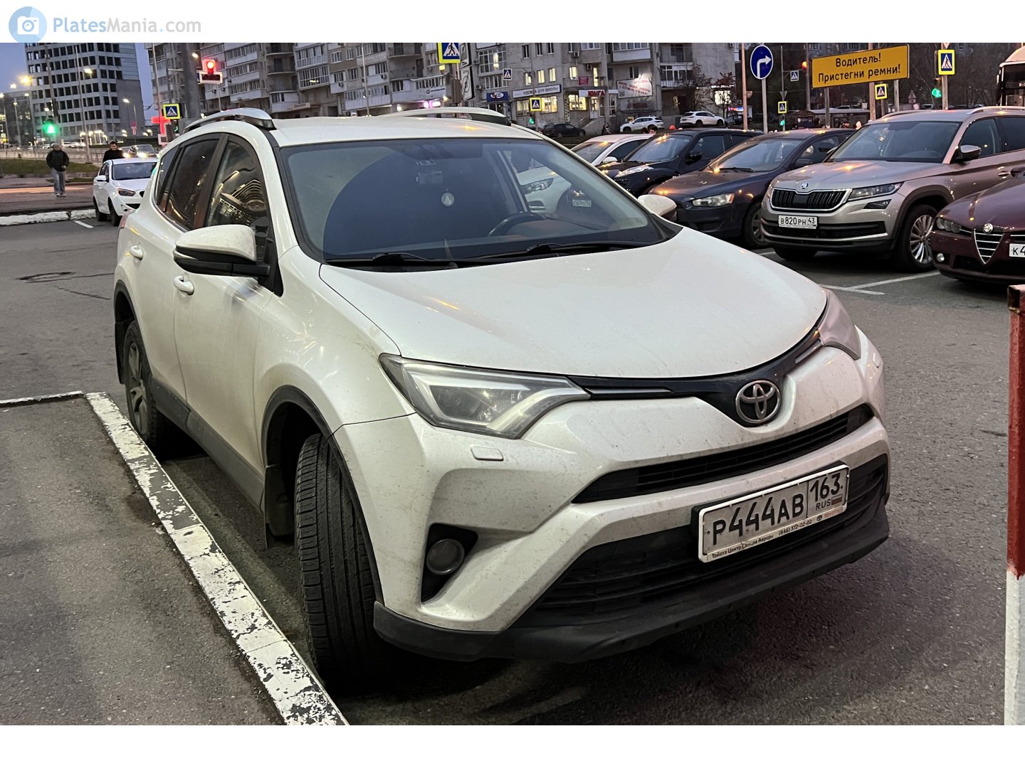 р 444 ав 163, Toyota RAV4 4th gen (XA40), facelift, 2015–2019