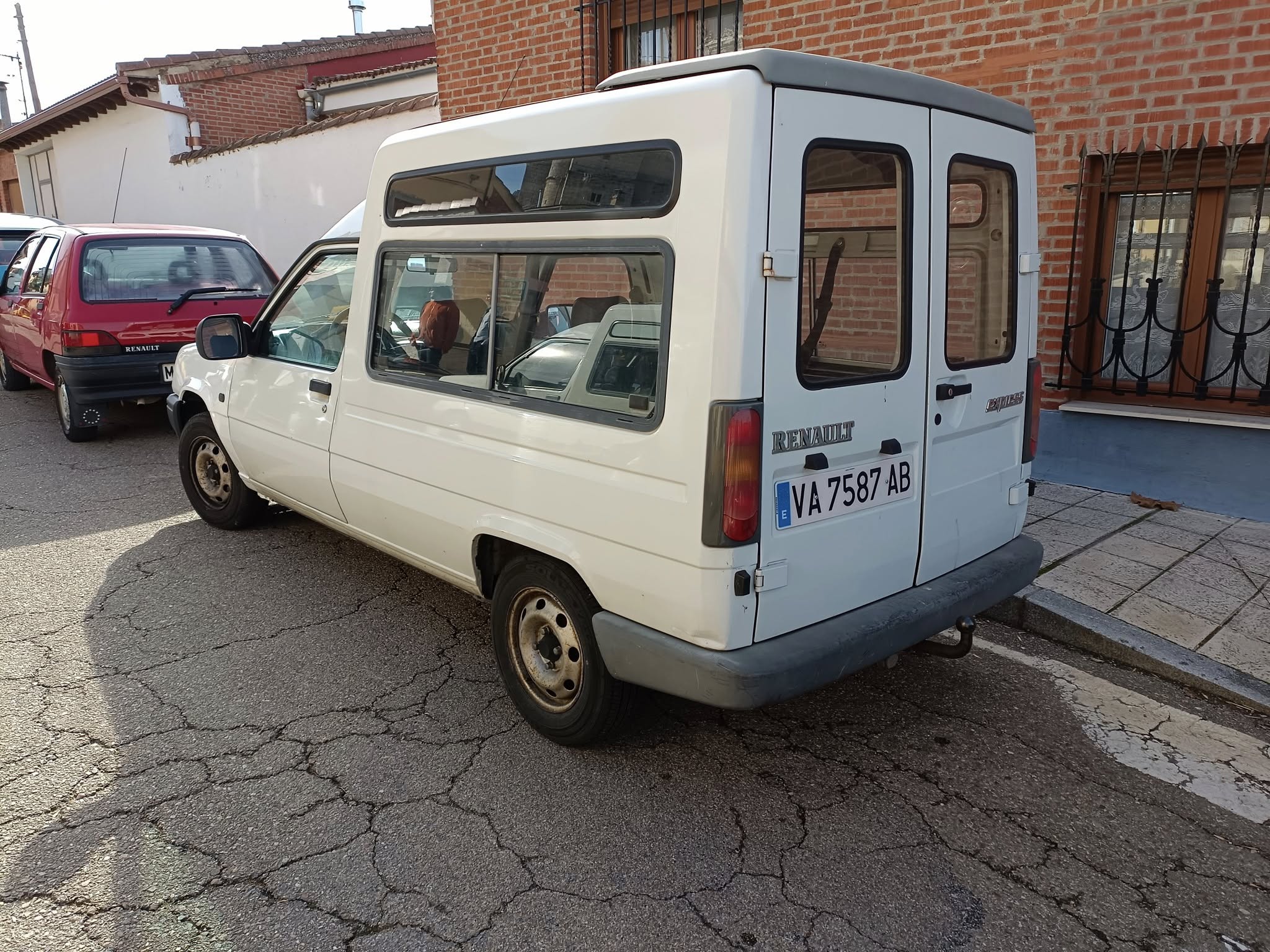 VA 7587 AB, Renault Express 1st gen (F40/K40), 1985–2000 (–2002 for LATAM-market)