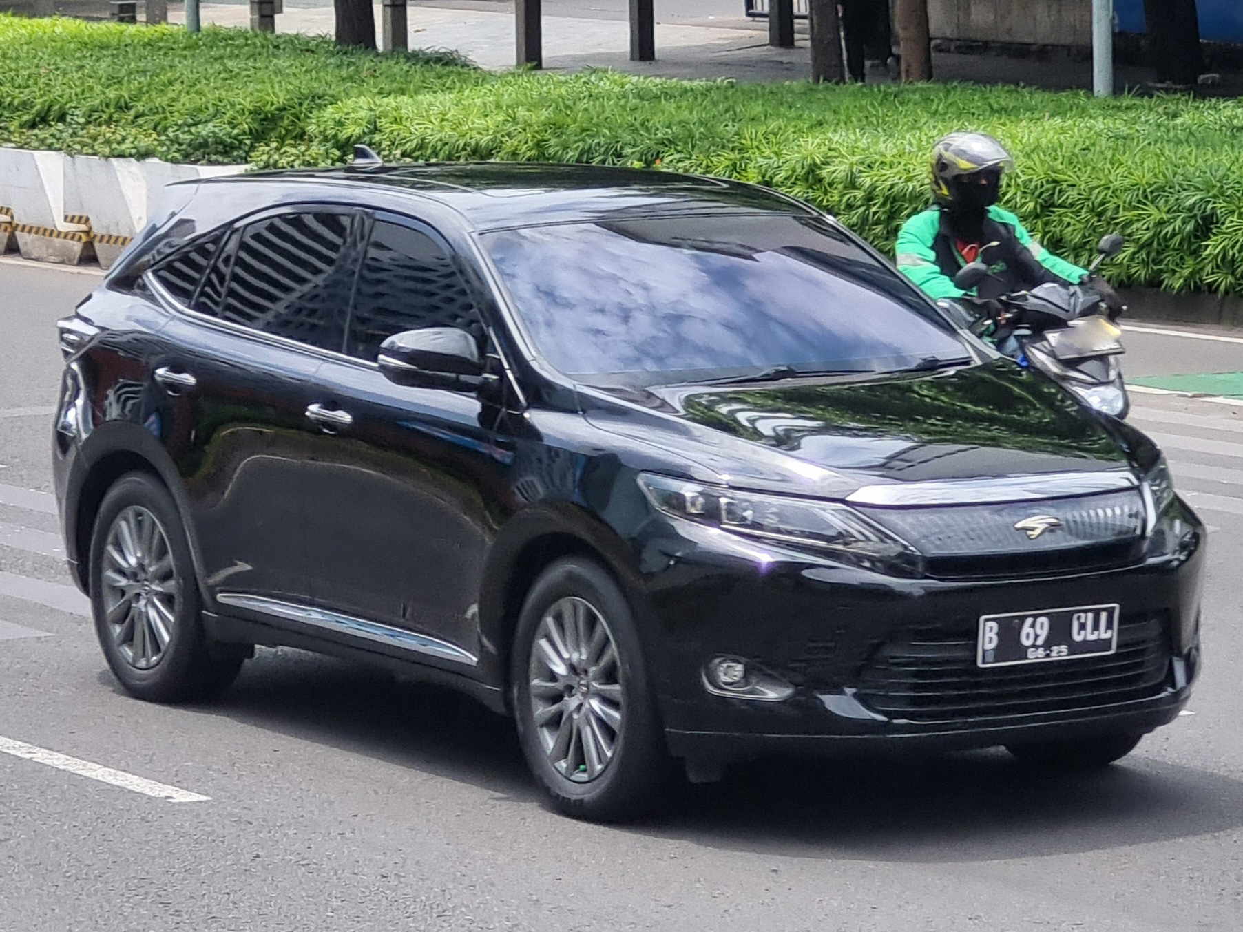 B 69 CLL, Toyota Harrier 3rd gen (XU60), 2013–2020