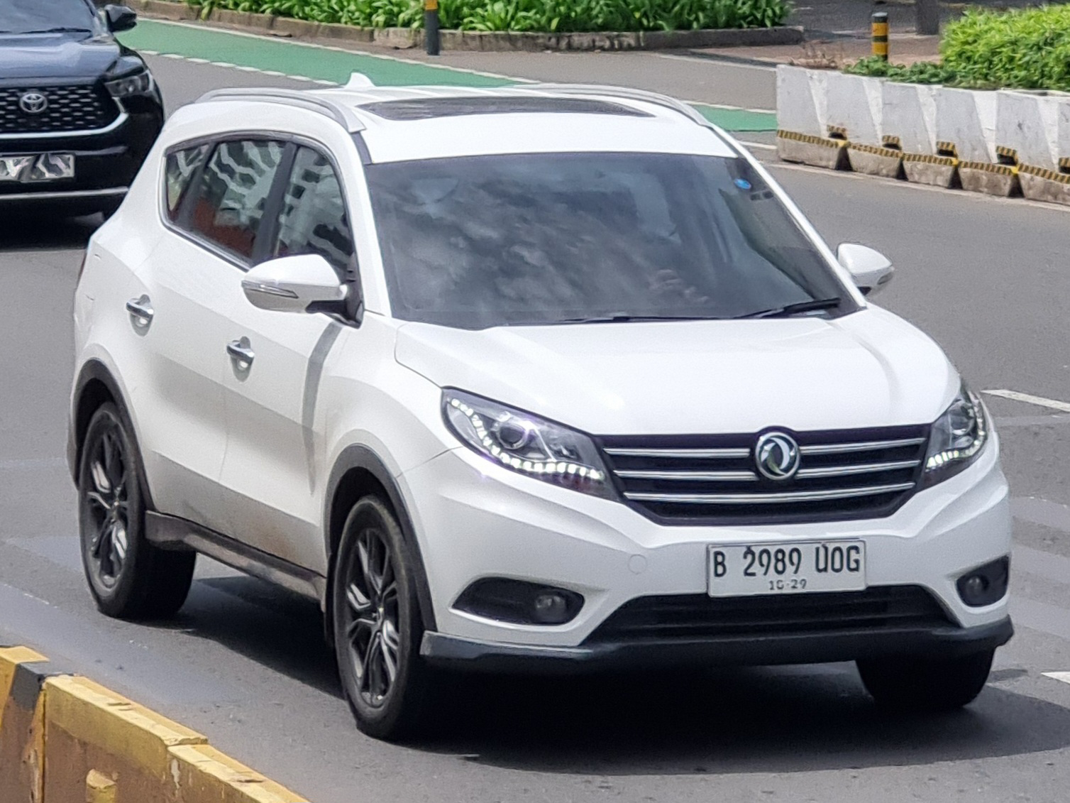 B 2989 UOG, DFSK (Fengon/Glory/Eagle) 580/G7 1st gen, 2016–