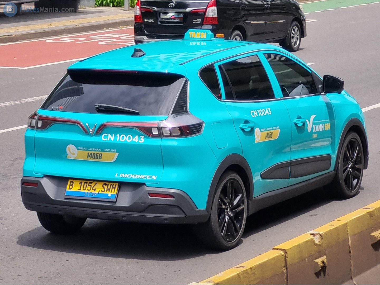 B 1054 SWH, VinFast VFe34 1st gen, 2021–