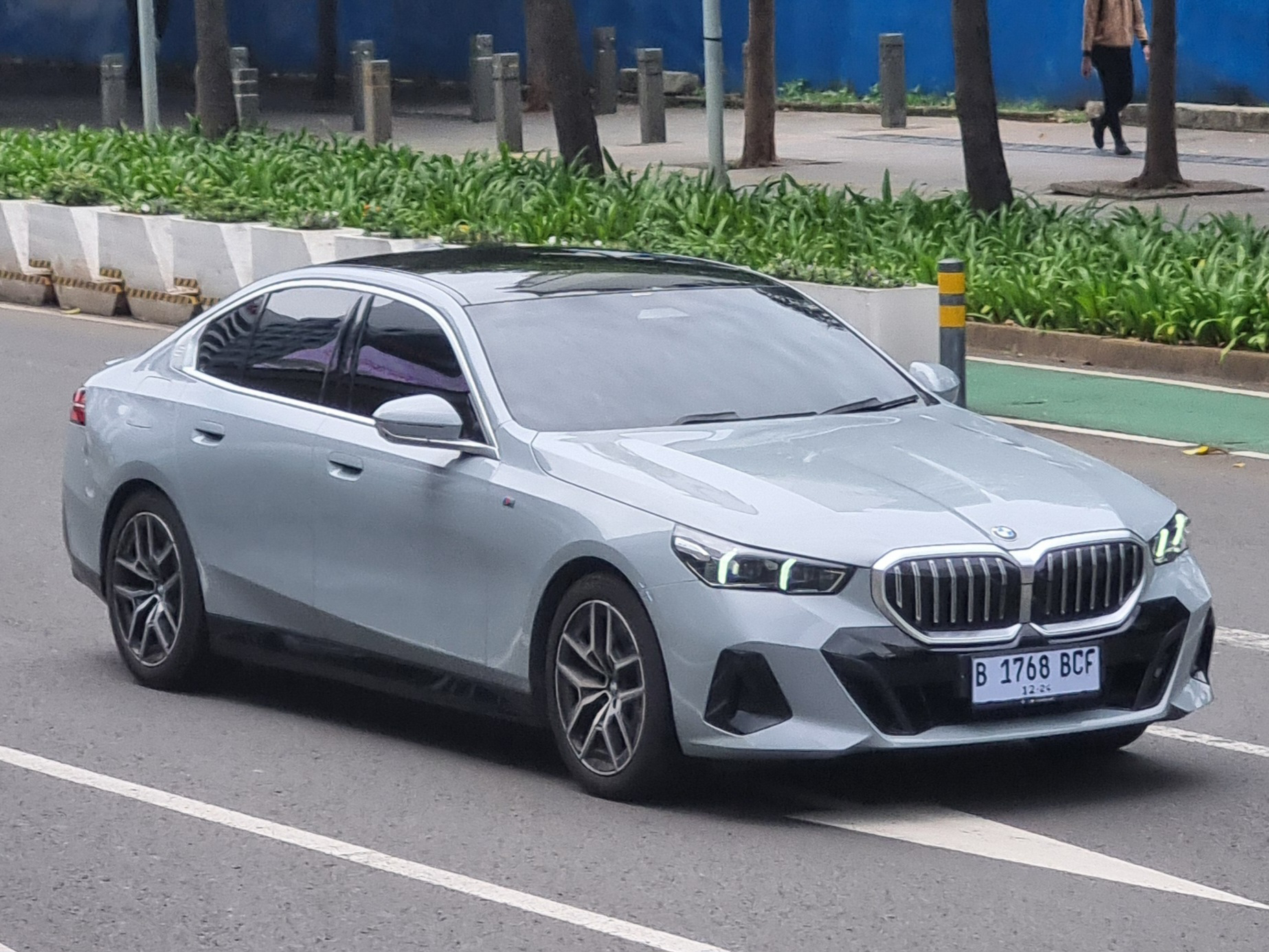 B 1768 BCF, BMW 5 Series 8th gen Sedan (G60/G68), 2023–