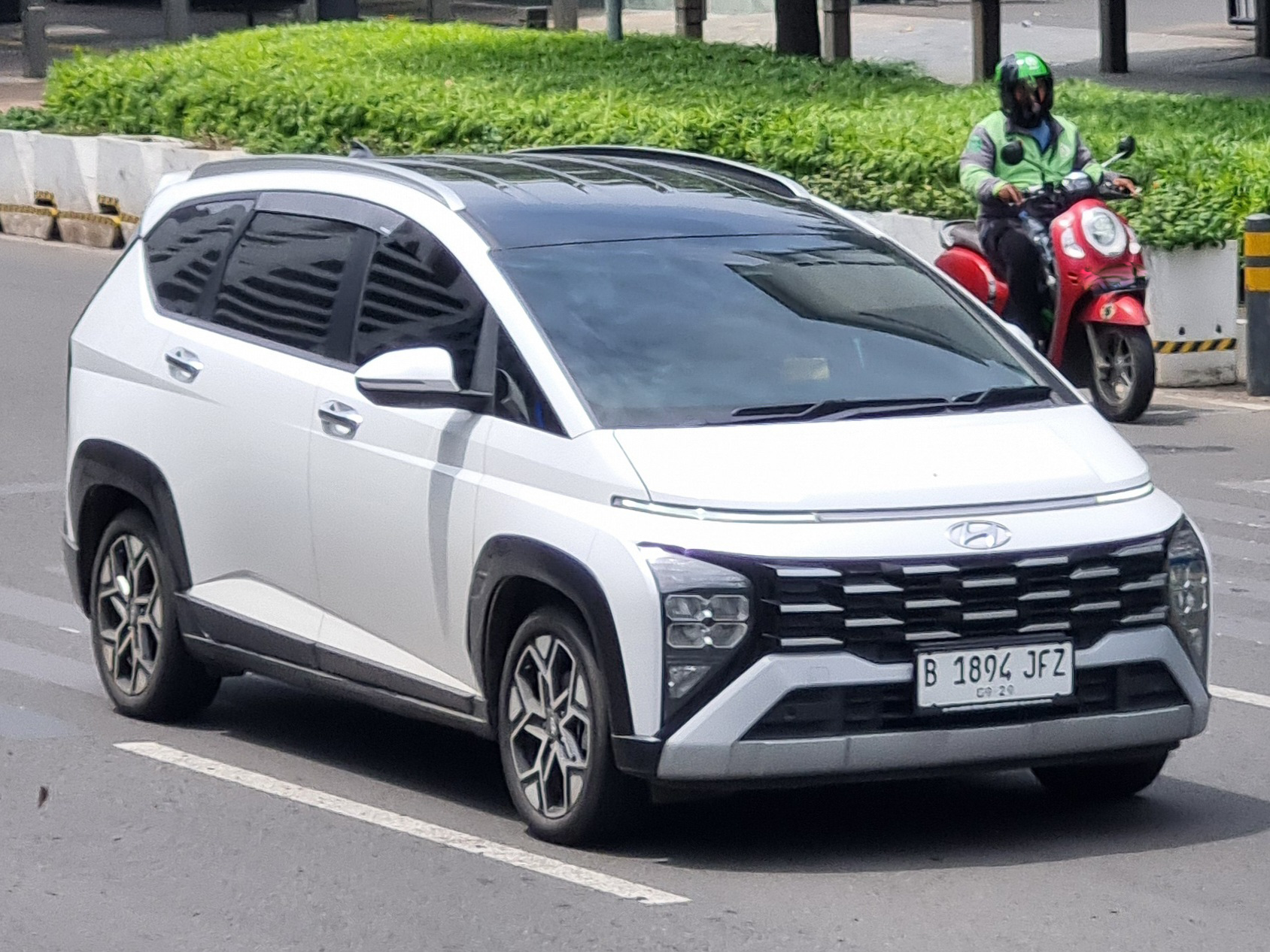 B 1894 JFZ, Hyundai Stargazer 1st gen (KS), 2022–