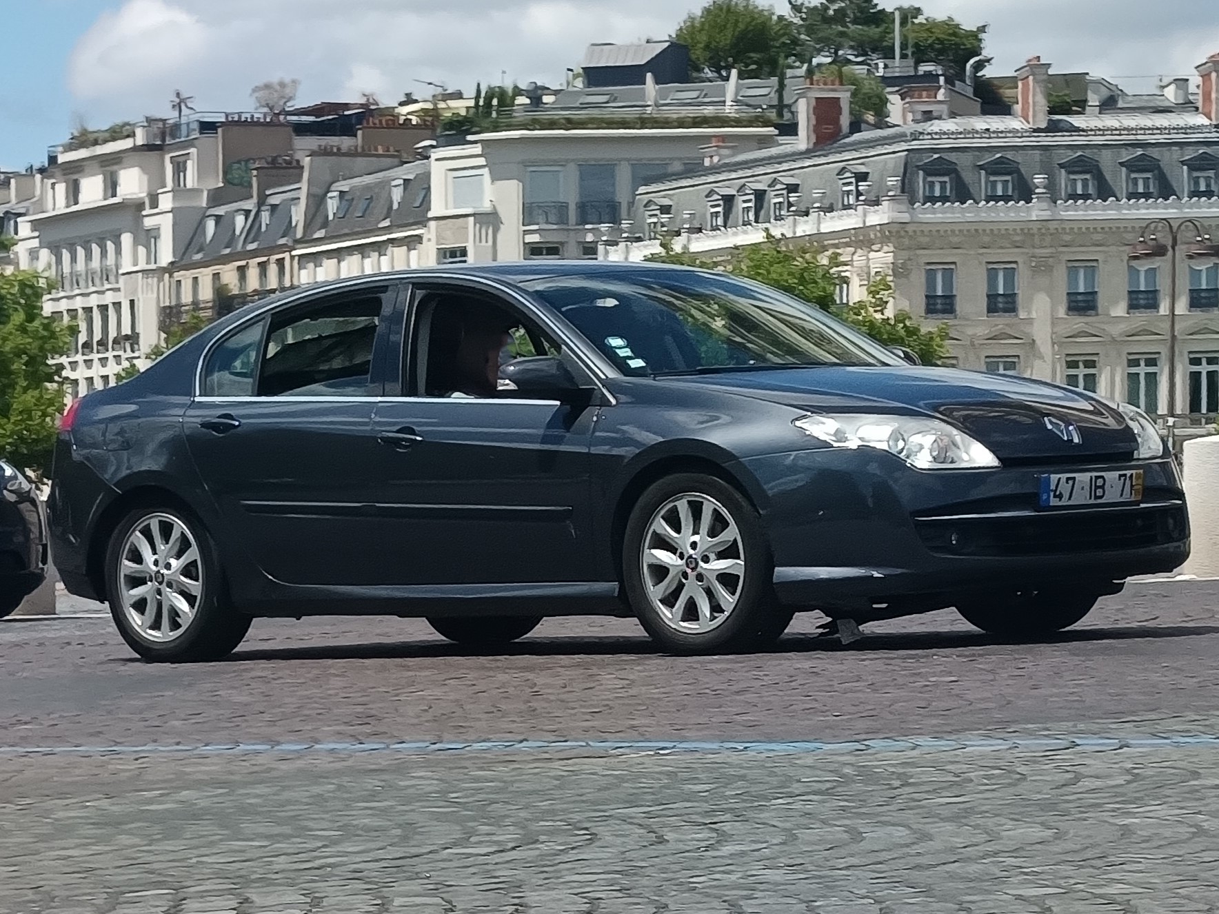 47-IB-71, Renault Laguna 3rd gen Liftback (X91), 2007–2015