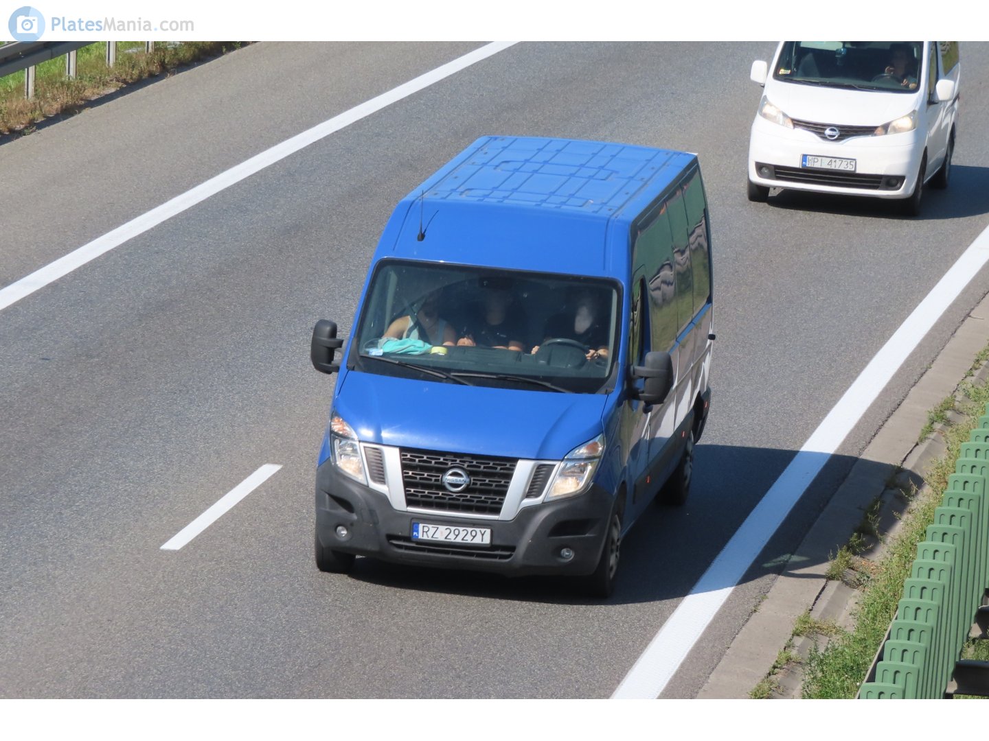 RZ 2929Y, Nissan NV400 