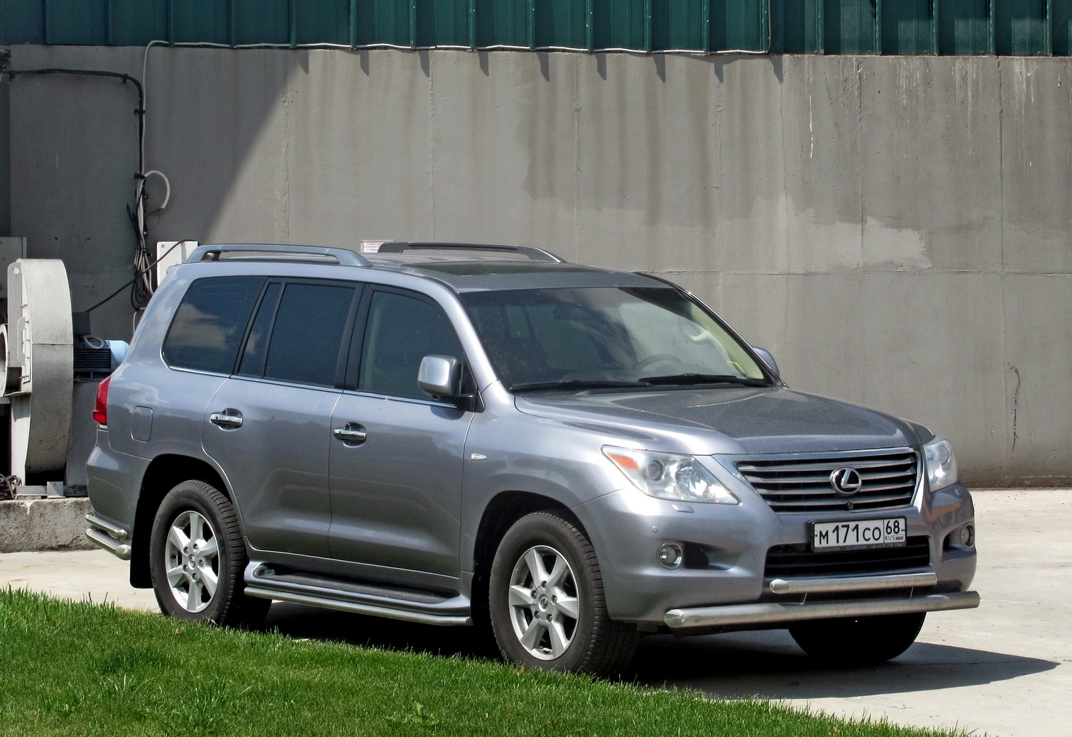 м 171 со 68, Lexus LX 3rd gen (J200), 2007–2012