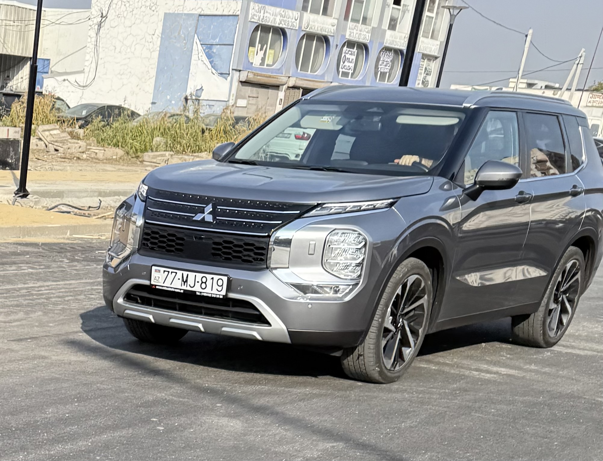 77 MJ 819, Mitsubishi Outlander 