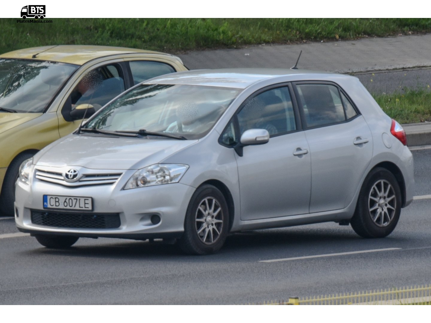 CB 607LE, Toyota Auris 