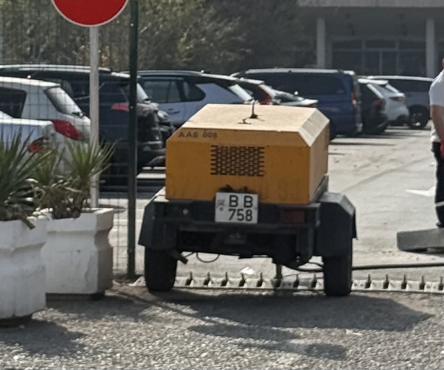 BB-758, Trailers (1993) 