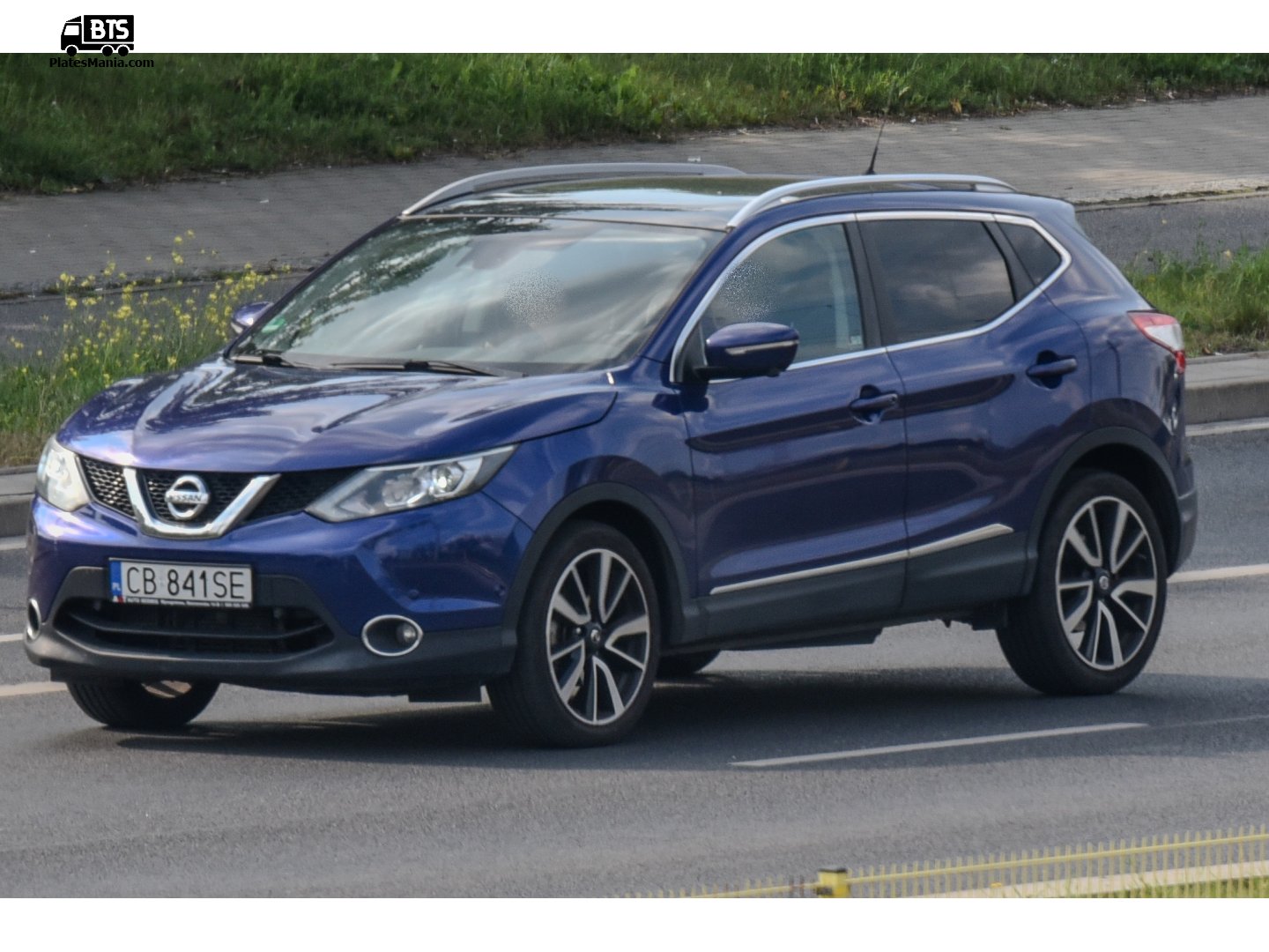 CB 841SE, Nissan Qashqai 