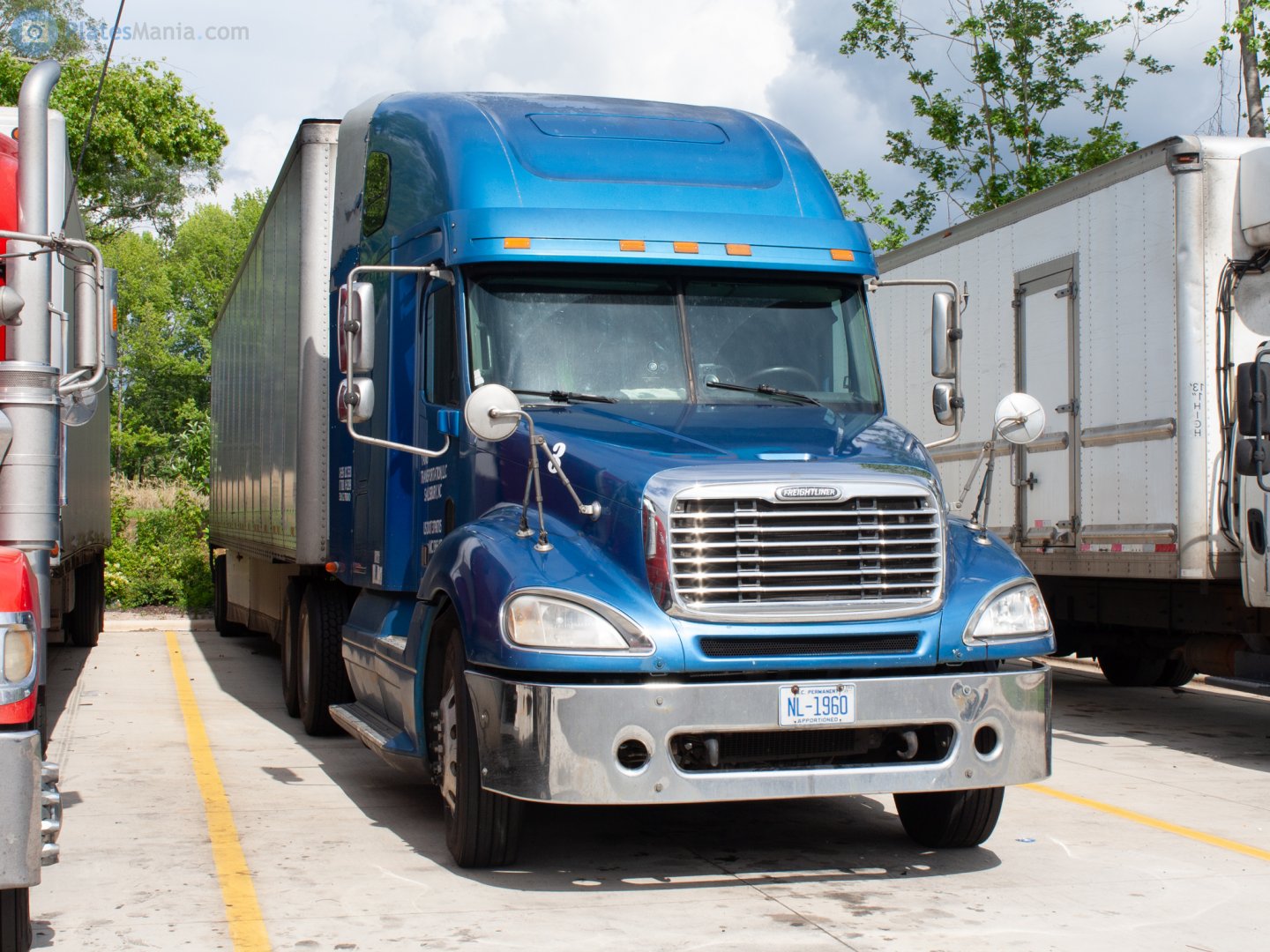 NL-1960, Freightliner Columbia 
