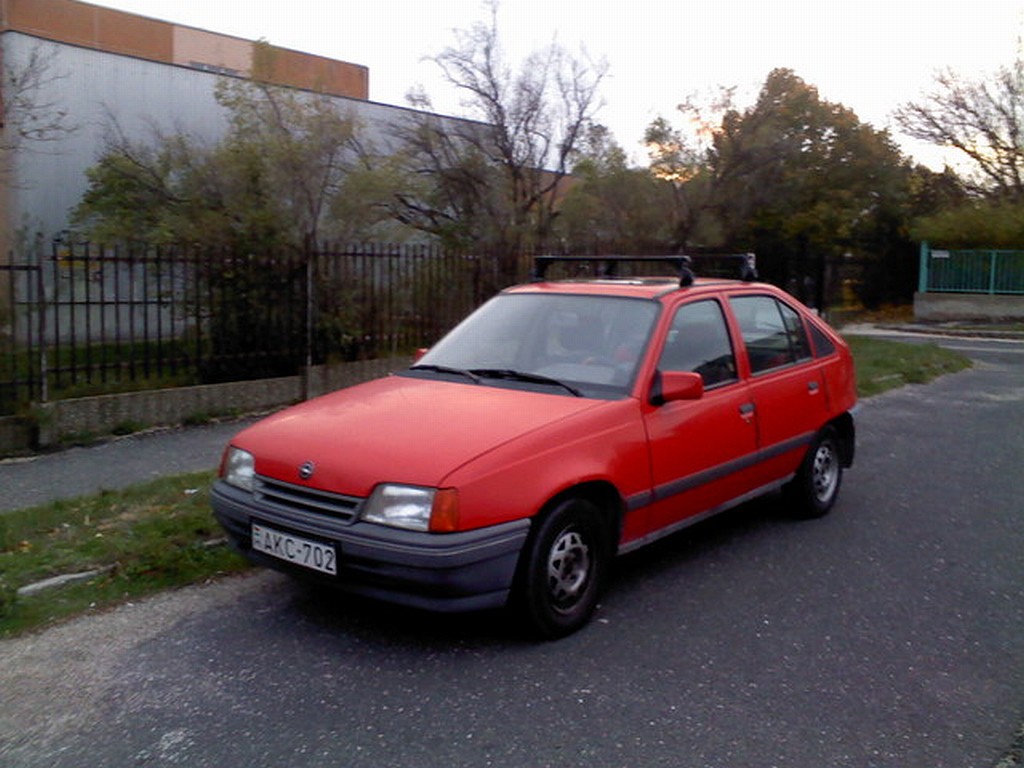 AKC-702, Opel Kadett 5th gen 5-door Hatch (E; T85), 1984–1991