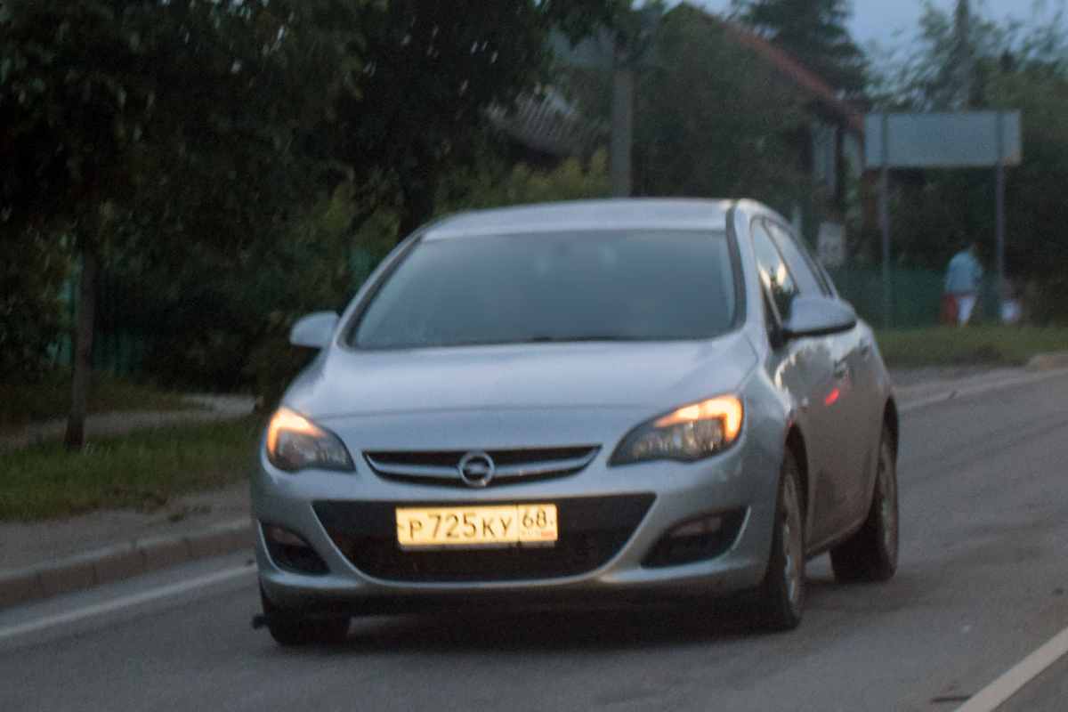 р 725 ку 68, Opel Astra 4th gen Hatch (J; P10), 2009–2015