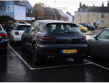 NB-010-R, Porsche Macan