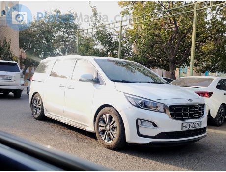 30 J 900 AA, Kia Carnival