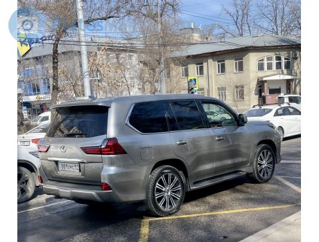 001 UMG 02, Lexus LX