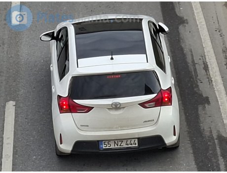 55 NZ 444, Toyota Auris