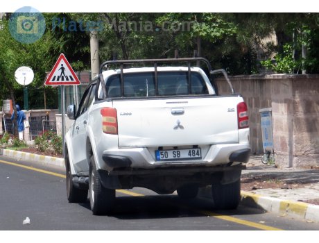 50 SB 484, Mitsubishi L200