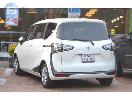 о546хн196, Toyota Sienta