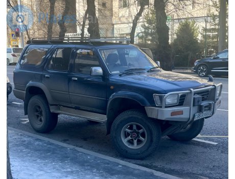 883 OXA 02, Toyota Hilux Surf