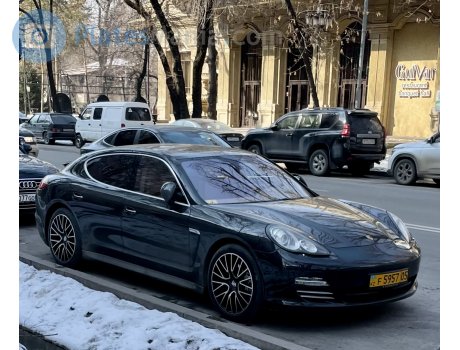 F 5957 05, Porsche Panamera