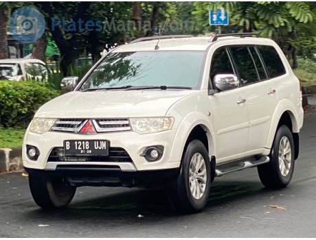 B 1218 UJM, Mitsubishi Pajero Sport