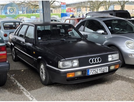 7252 YD 69, Audi 100