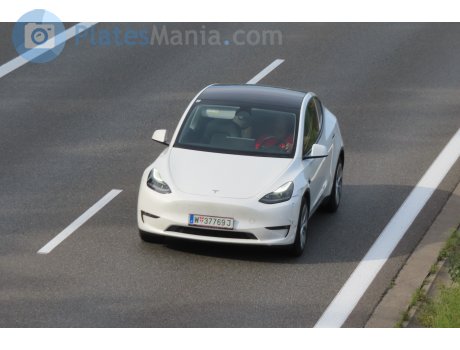 W 37769 J, Tesla Model Y