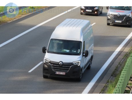 2-BDT-745, Renault Master