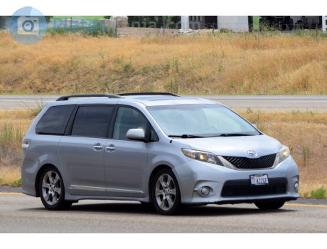 4Z2GF, Toyota Sienna