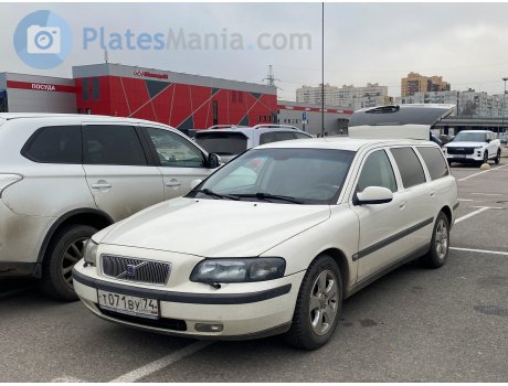т071ву74, Volvo V70