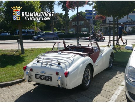 DE-45-82, Triumph TR3
