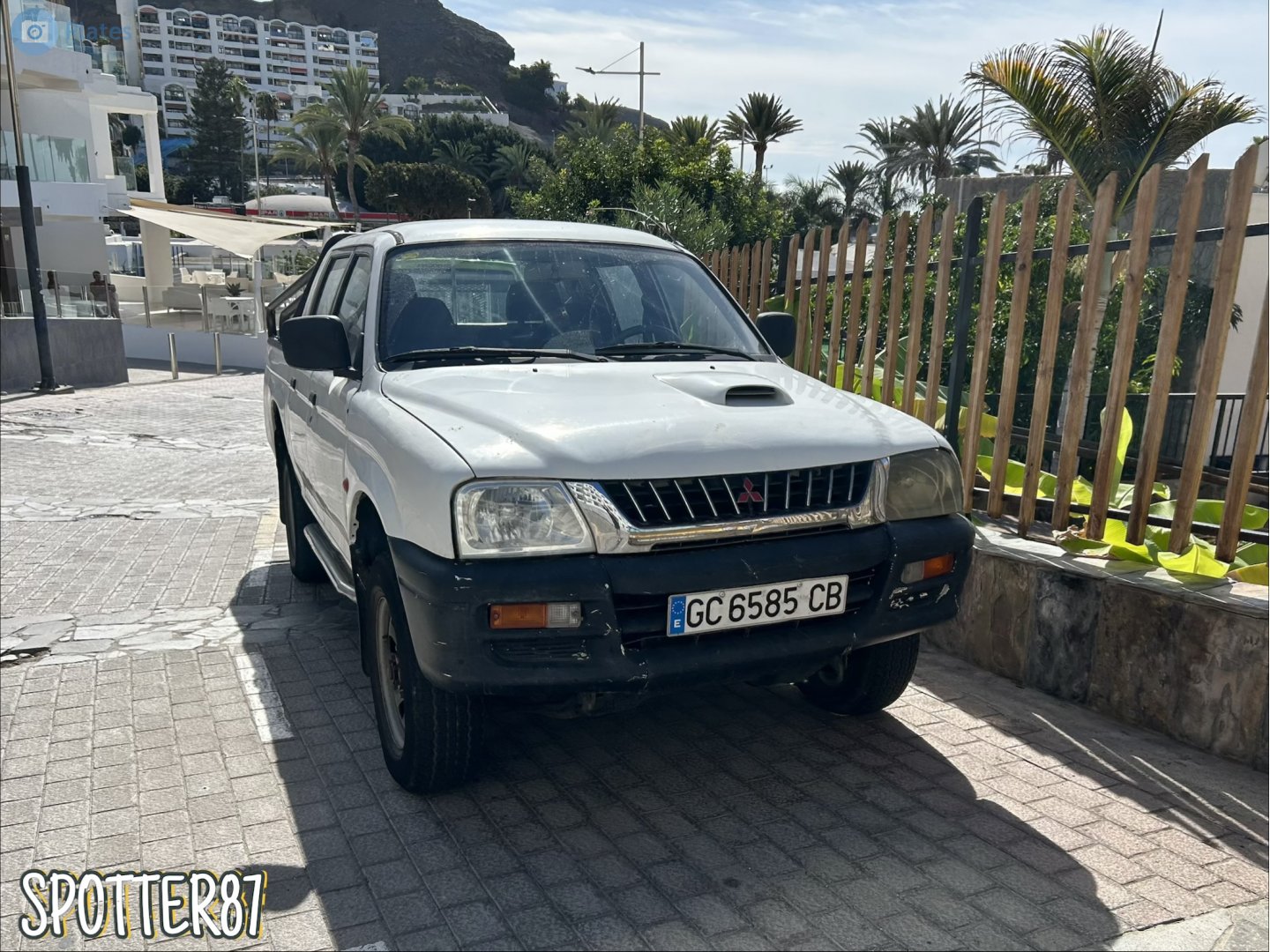 GC 6585 CB, Mitsubishi L200 